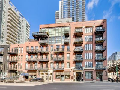 300 W Grand Ave APT 210