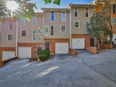 670 Park Village Dr NE