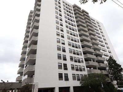 1600 Center Ave APT 11H