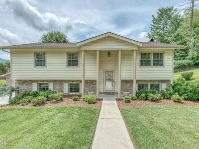 6 Bridgewood Ct