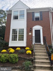 615 Bellerive Ct