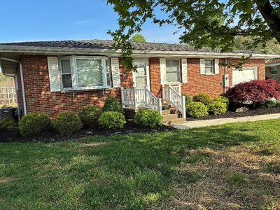 724 Circle Dr
