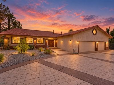 2817 La Mesa Dr