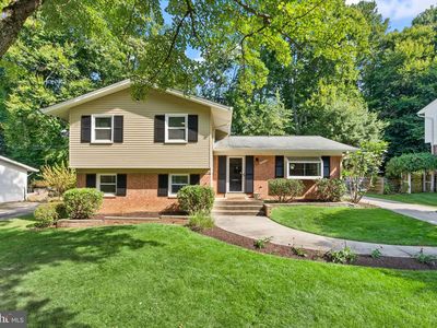 10222 Fox Ln