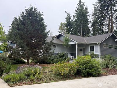 2252 W Rosecrans Court