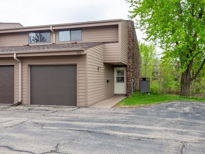 880 Stone Ridge Pl