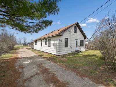 945 East Ave NE