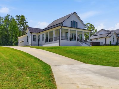 1006 Embassy Dr