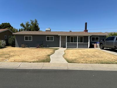 1076 E Mountain View Avenue