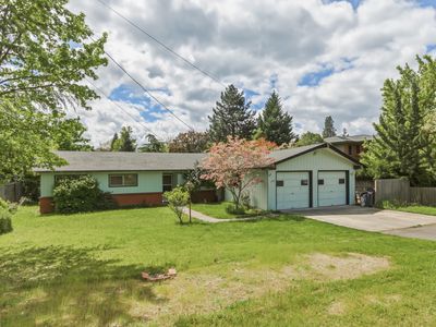 1984 Woodlawn Dr