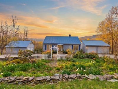 1202 Center Hill Road