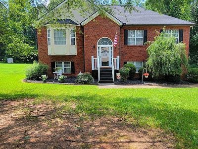 Property at 1041 Boseman Dr, Lithia Springs, GA