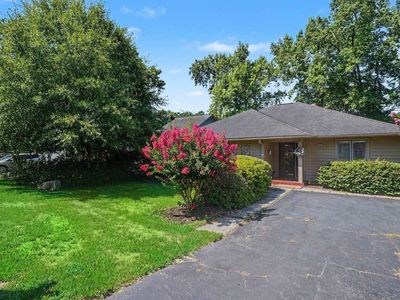 104 Hickory Dr.