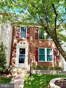 Property at 166 Shirley Sq SE, Leesburg, VA