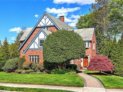 40 Dryden Ave