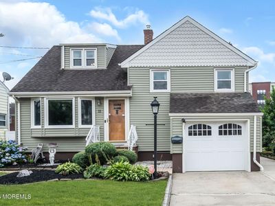11 E Grove Avenue