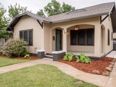 610 NW Dearborn Ave