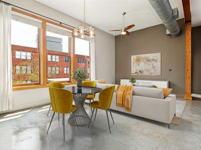 2502 Live Oak St APT 208