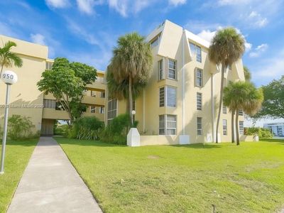 950 NE 199th St #1A-101