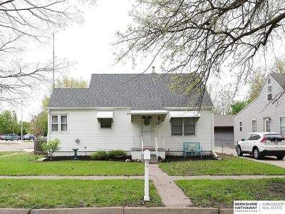1004 E 8th St