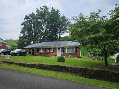 724 Apple Valley Rd
