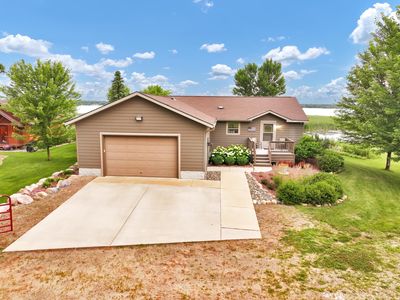 5042 White Gables Rd