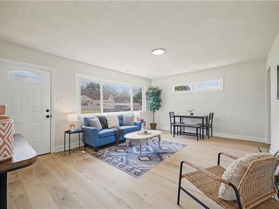 220 Castlewood Rd