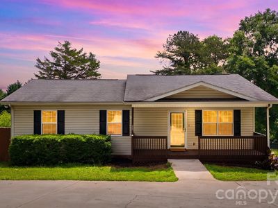 30 Lakeside Ave