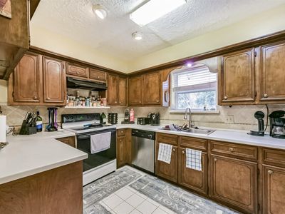 17041 Live Oak Cir