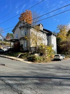 52 Mechanic St