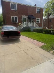 1016 Woodbine St