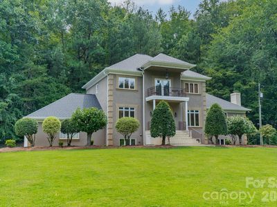 624 Springbrook Ave NE