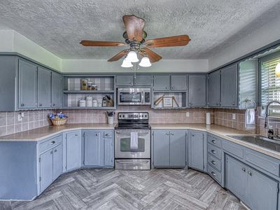 2225 W Country Club Rd