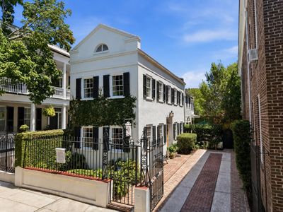 35 Wentworth St