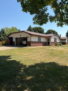 1900 Waterford Dr