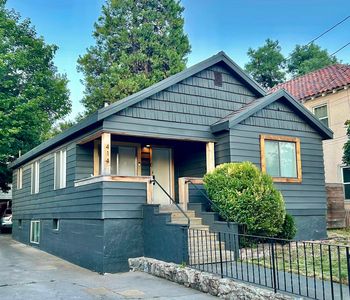 414 S Mount Shasta Blvd