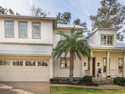 1076 Sinclair Pointe St