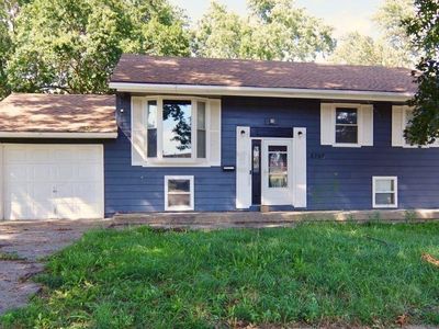 8302 E 93rd Ter
