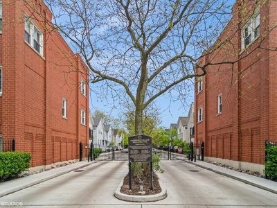 1835 W Oakdale Ave UNIT E