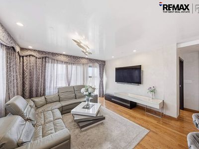 2854 Brighton 4 St #6