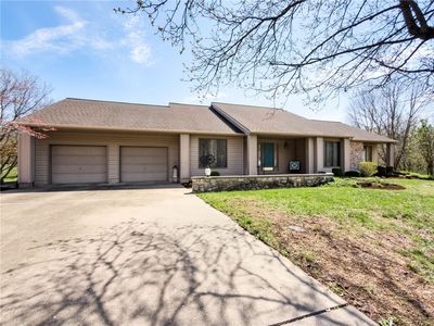302 N Hutton Dr