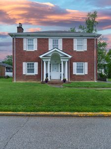 220 Bays Ave