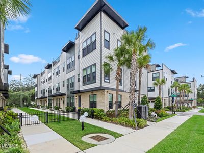 1611 PIAZZA Place
