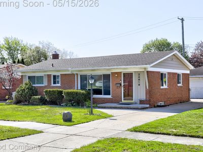 24819 Currier St