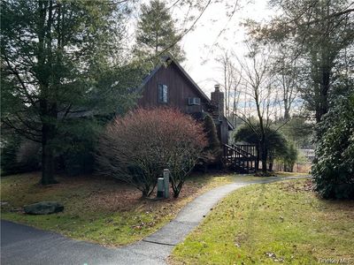 8 Lakeside Drive