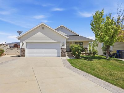 2518 N Apricot Pl