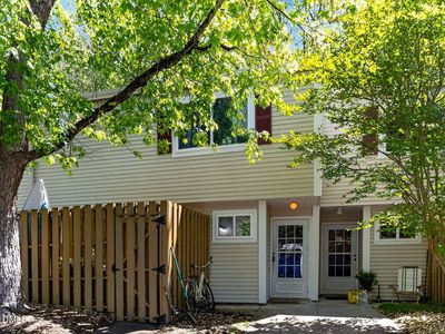 220 Elizabeth St APT A3