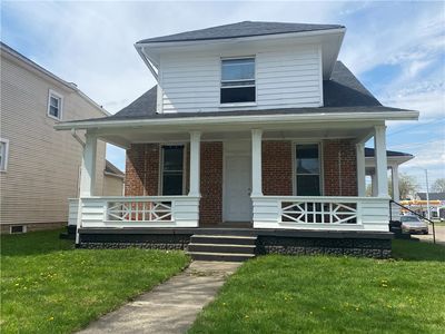 123 E North St