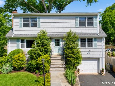 6 Willowbrook Drive