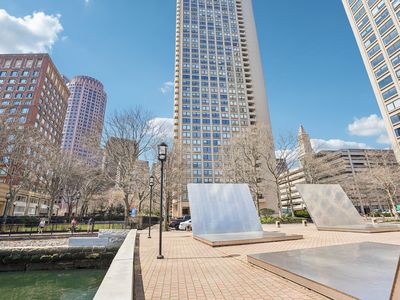 65 E India Row #Penthouse E